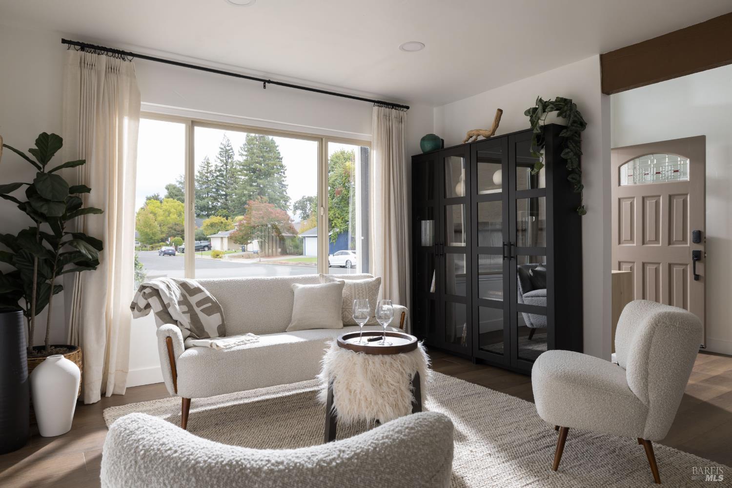 Detail Gallery Image 4 of 36 For 2527 Vintage Ct, Napa,  CA 94558 - 4 Beds | 2/1 Baths