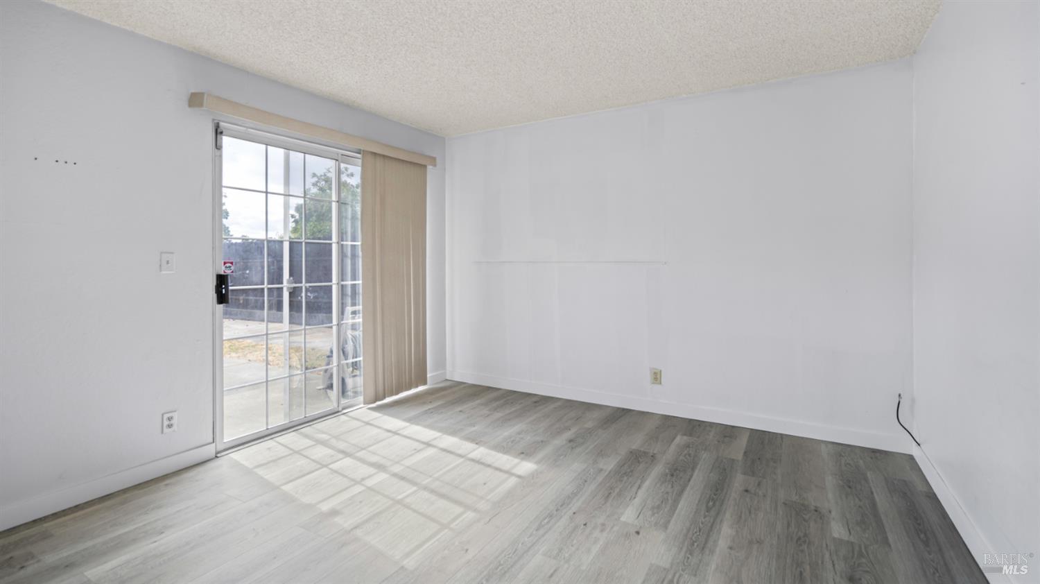 Detail Gallery Image 14 of 34 For 396 Beelard Dr, Vacaville,  CA 95687 - 3 Beds | 2 Baths