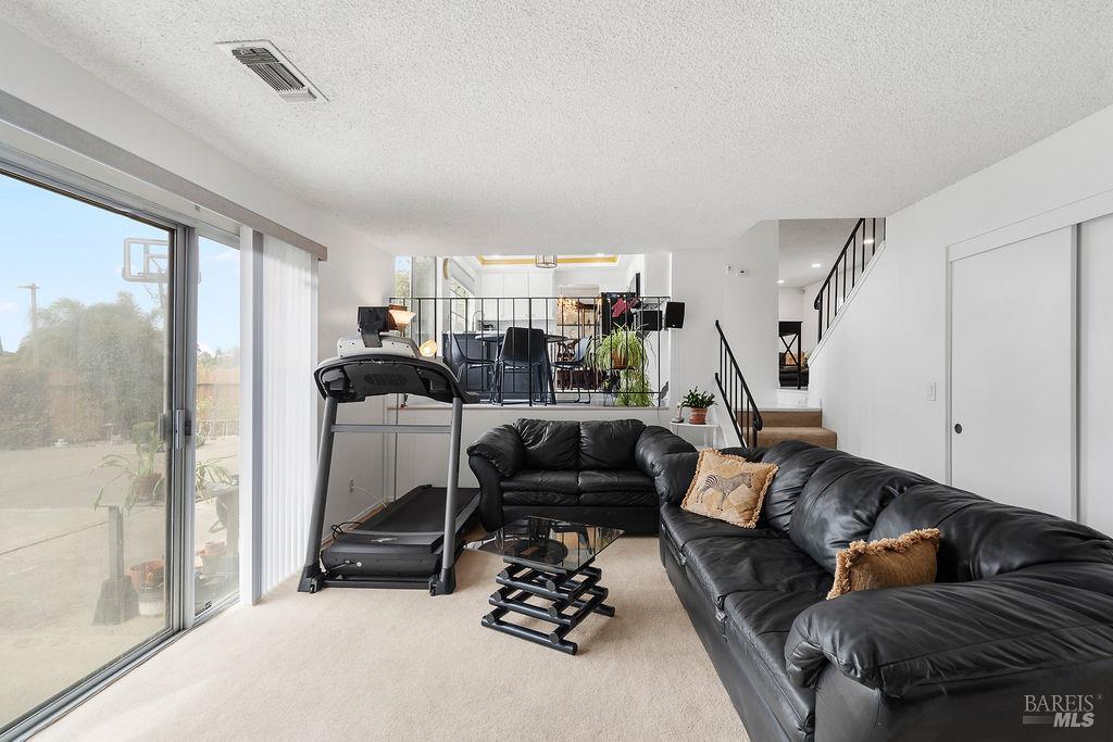 Detail Gallery Image 19 of 49 For 1305 Corcoran Ave, Vallejo,  CA 94589 - 4 Beds | 2/1 Baths