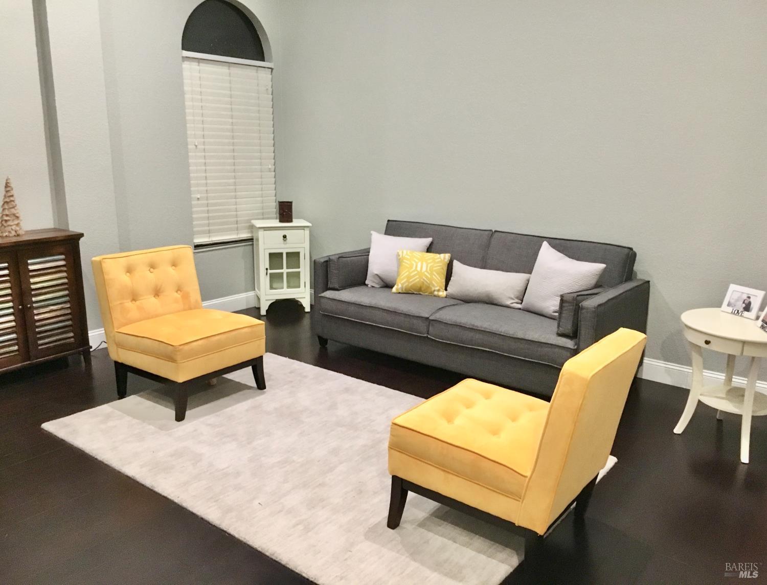 Detail Gallery Image 9 of 15 For 412 Jane Dr, Windsor,  CA 95492 - 4 Beds | 2/1 Baths