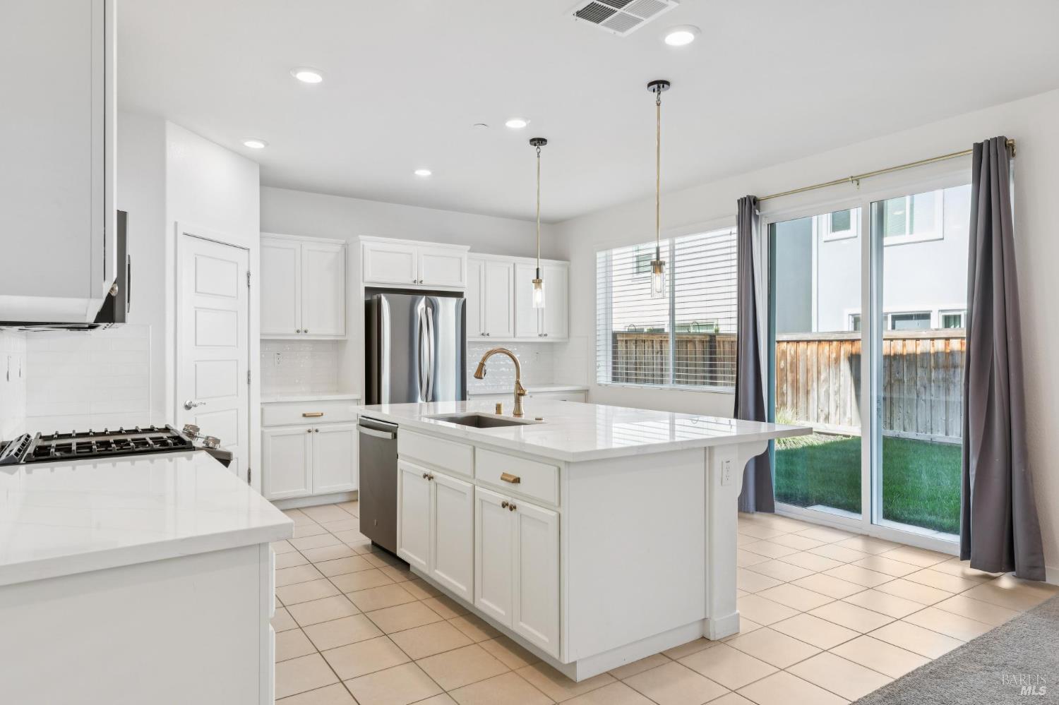 Detail Gallery Image 9 of 41 For 1336 Renewal Ln, Fairfield,  CA 94533 - 4 Beds | 3 Baths