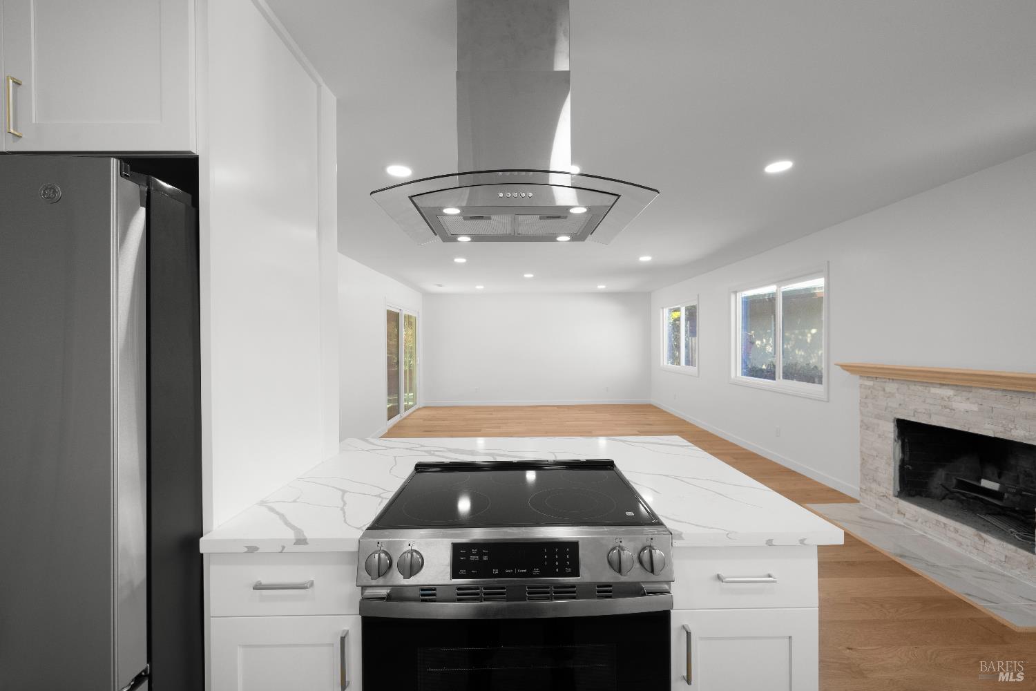 Detail Gallery Image 13 of 52 For 40 Leafwood Cir, San Rafael,  CA 94901 - – Beds | – Baths