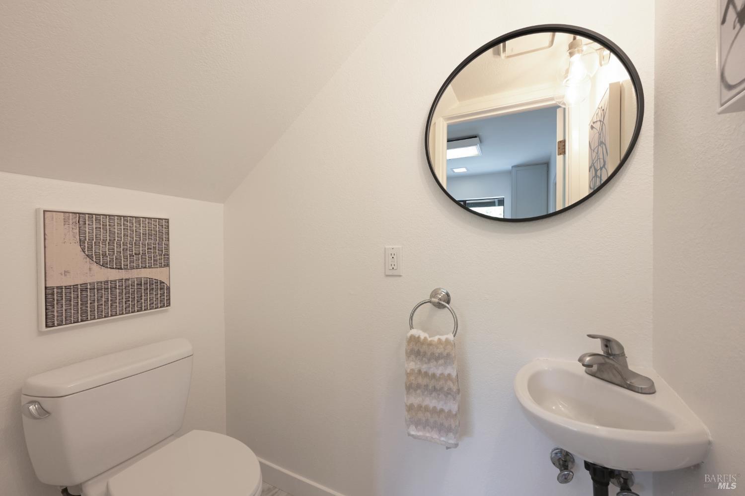 Detail Gallery Image 22 of 29 For 1 Aspen Ct, San Anselmo,  CA 94960 - 2 Beds | 1/1 Baths