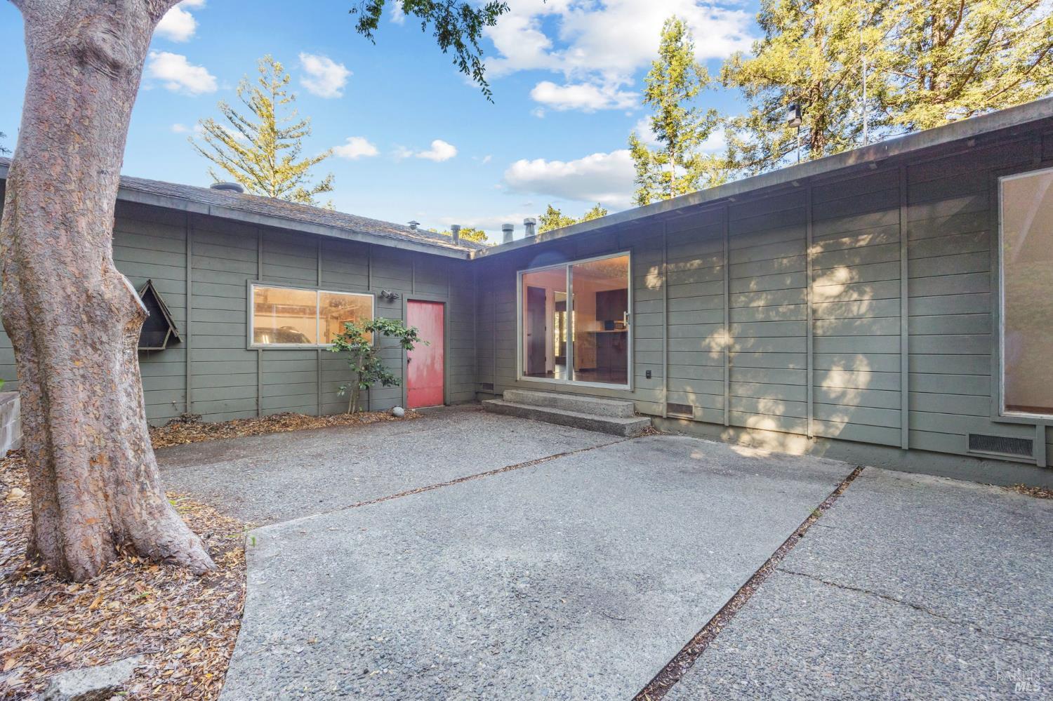 Detail Gallery Image 22 of 47 For 129 Piedmont Ct, Larkspur,  CA 94939 - 3 Beds | 2 Baths