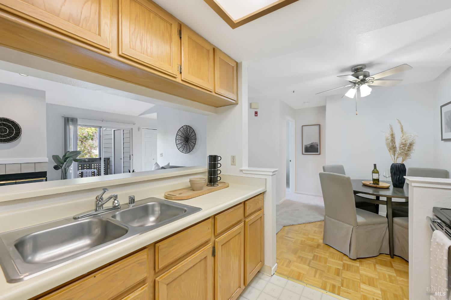 Detail Gallery Image 12 of 32 For 506 Dursey Dr, Pinole,  CA 94564 - 2 Beds | 2 Baths