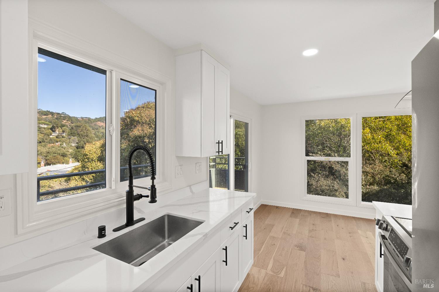 Detail Gallery Image 32 of 52 For 40 Leafwood Cir, San Rafael,  CA 94901 - – Beds | – Baths