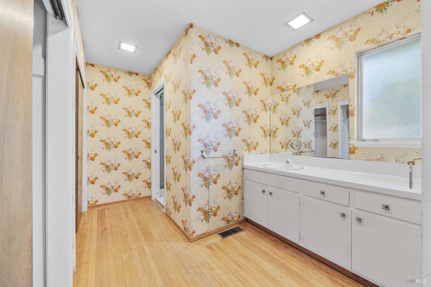 Detail Gallery Image 28 of 47 For 129 Piedmont Ct, Larkspur,  CA 94939 - 3 Beds | 2 Baths