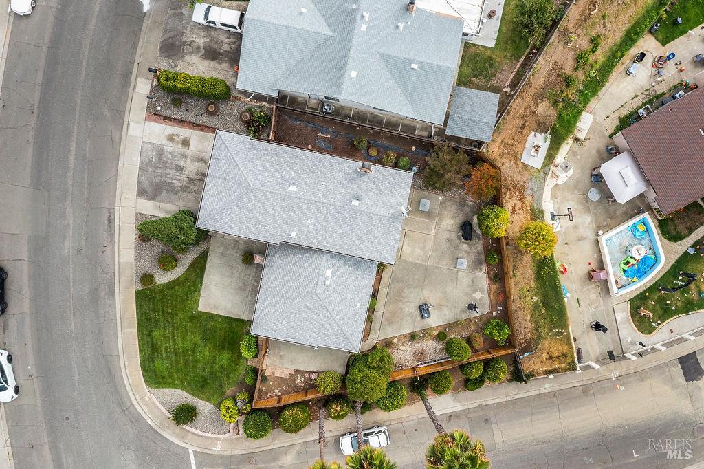 Detail Gallery Image 4 of 49 For 1305 Corcoran Ave, Vallejo,  CA 94589 - 4 Beds | 2/1 Baths