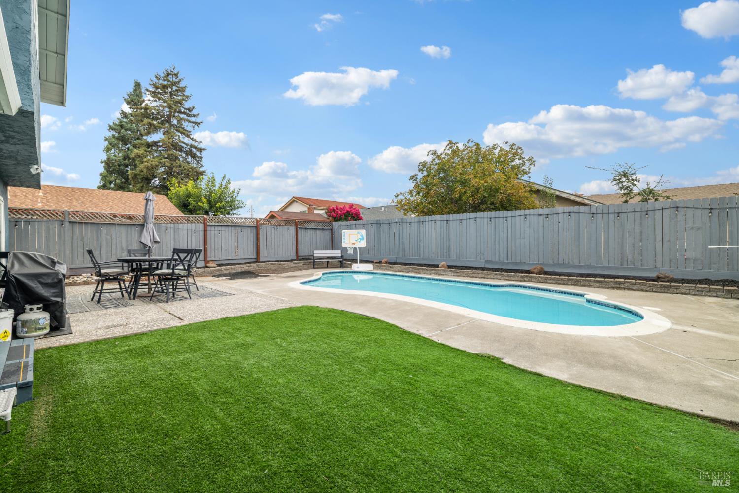 Detail Gallery Image 38 of 48 For 831 Wood Ln, Petaluma,  CA 94954 - 4 Beds | 3 Baths