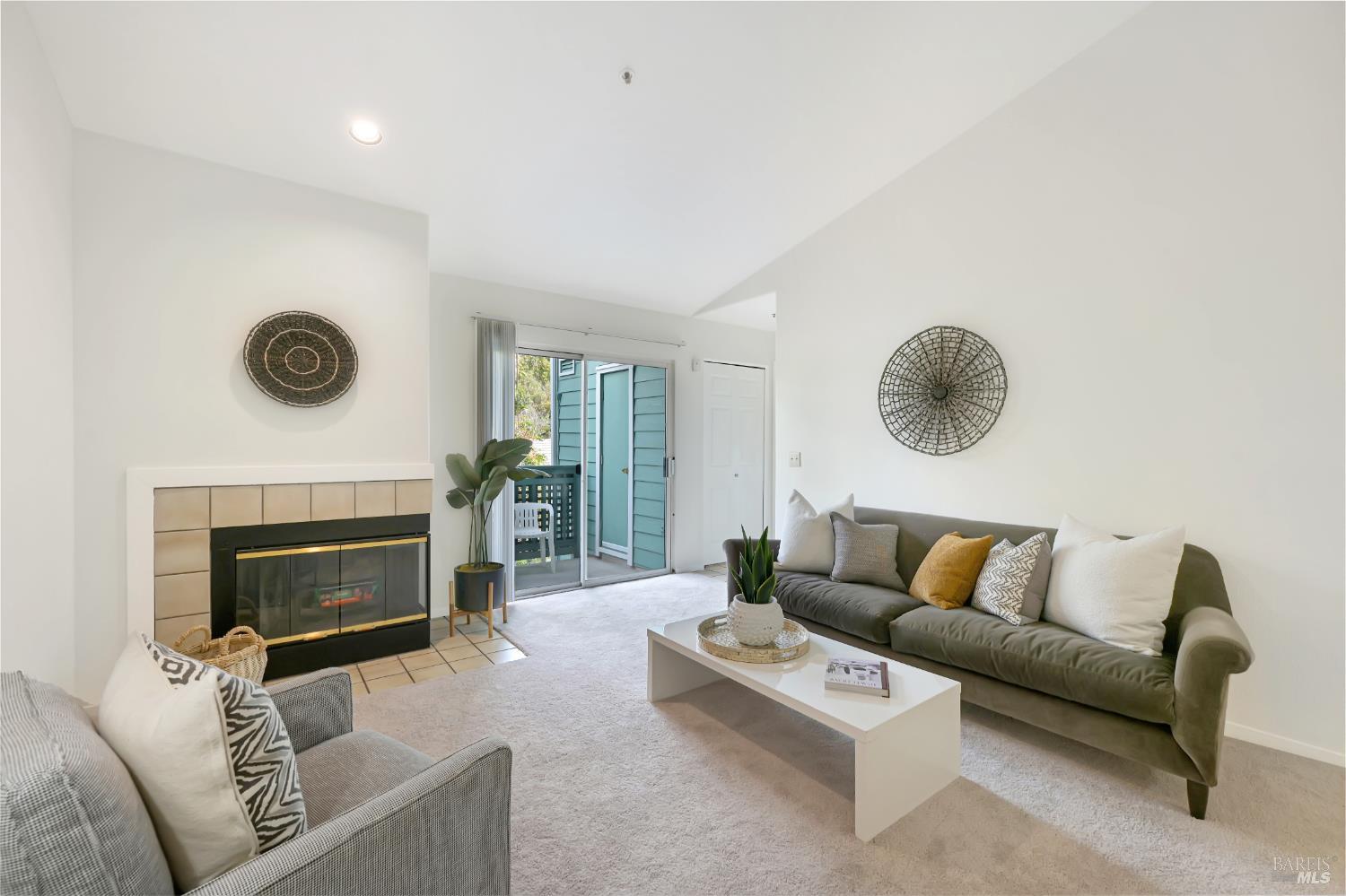 Detail Gallery Image 4 of 32 For 506 Dursey Dr, Pinole,  CA 94564 - 2 Beds | 2 Baths