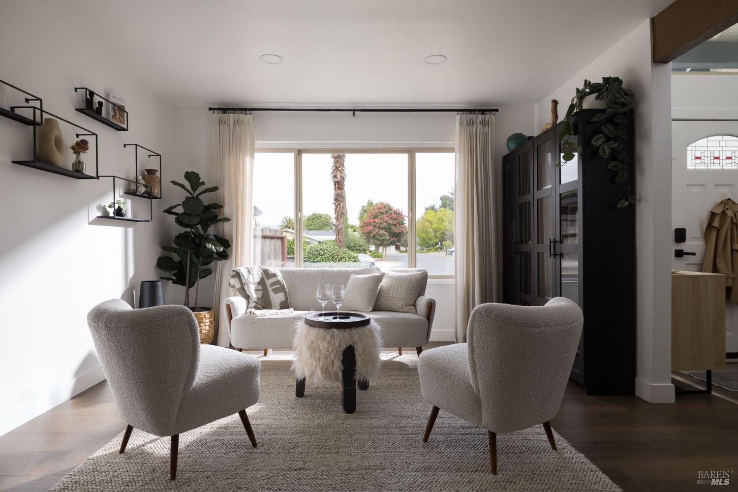 Detail Gallery Image 3 of 36 For 2527 Vintage Ct, Napa,  CA 94558 - 4 Beds | 2/1 Baths