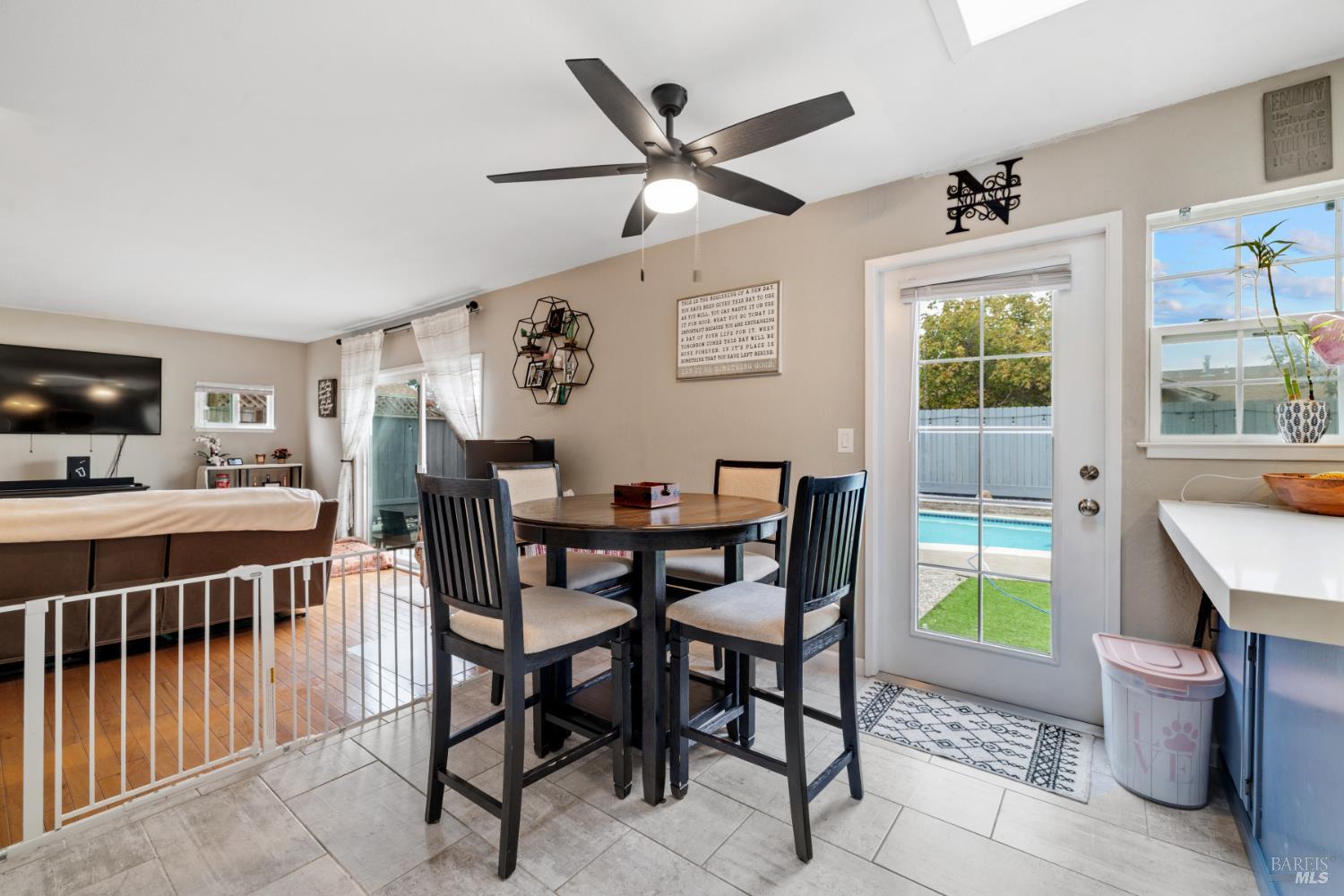 Detail Gallery Image 17 of 48 For 831 Wood Ln, Petaluma,  CA 94954 - 4 Beds | 3 Baths