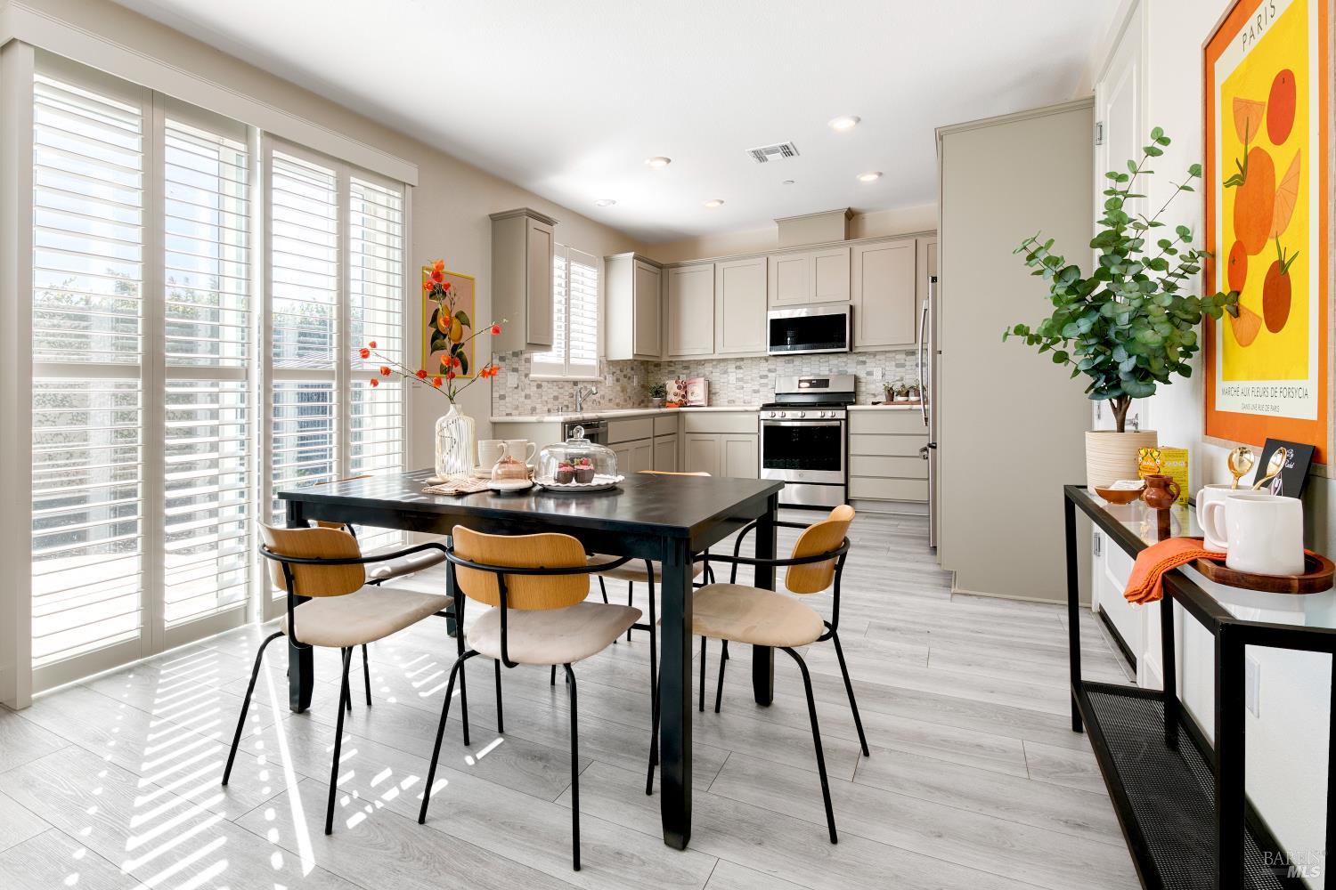 Detail Gallery Image 12 of 41 For 704 Granite Ln, Fairfield,  CA 94534 - 5 Beds | 3 Baths