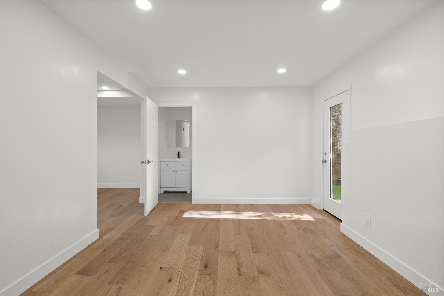 Detail Gallery Image 43 of 52 For 40 Leafwood Cir, San Rafael,  CA 94901 - – Beds | – Baths