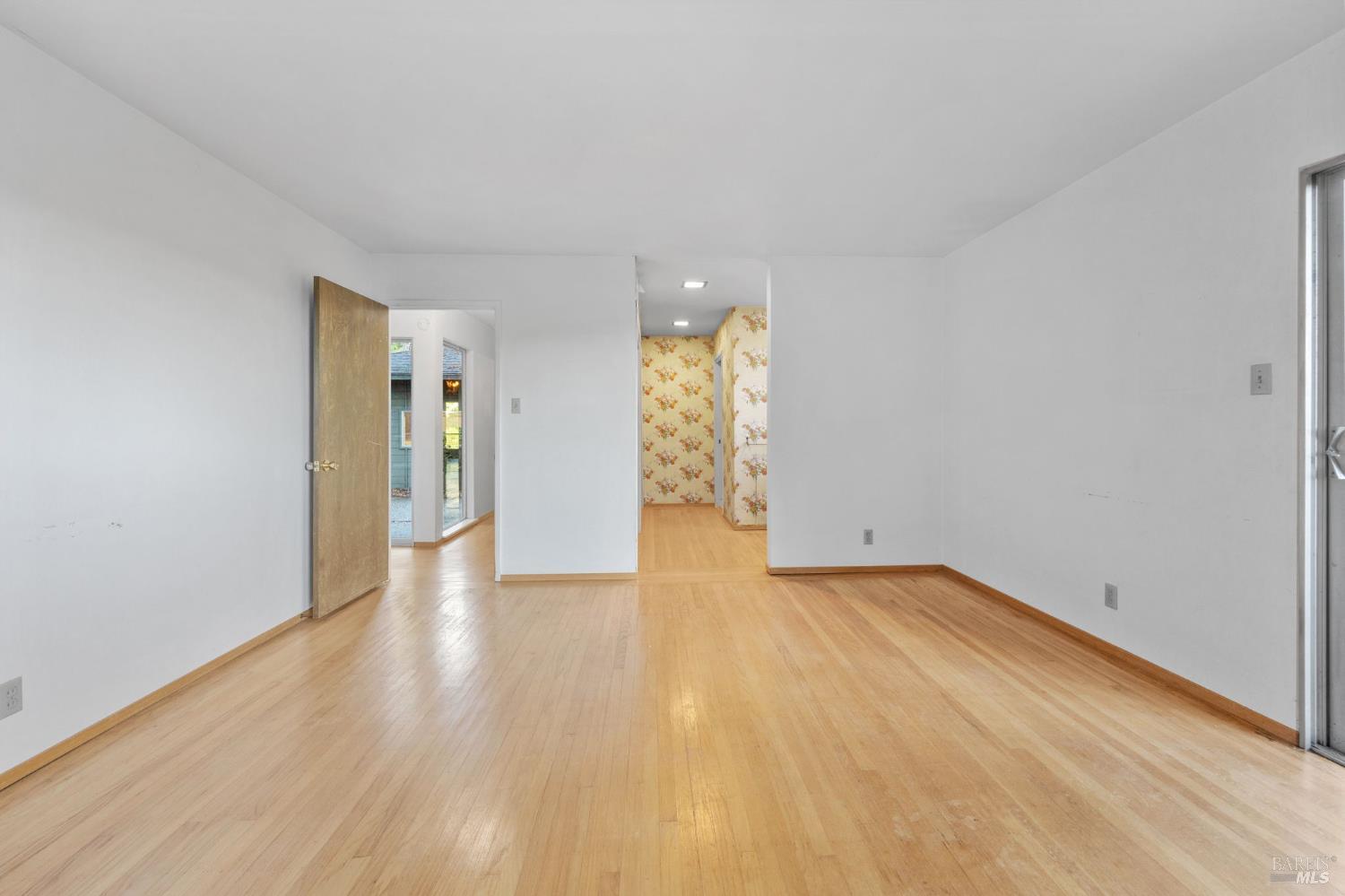 Detail Gallery Image 26 of 47 For 129 Piedmont Ct, Larkspur,  CA 94939 - 3 Beds | 2 Baths