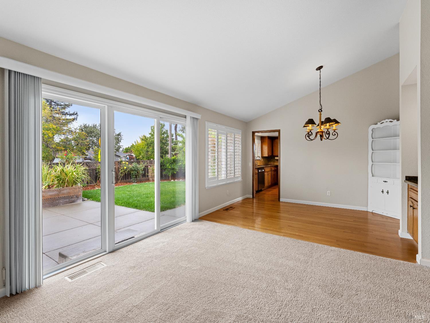 Detail Gallery Image 18 of 43 For 2913 Carissa Ct, Santa Rosa,  CA 95405 - 3 Beds | 2/1 Baths