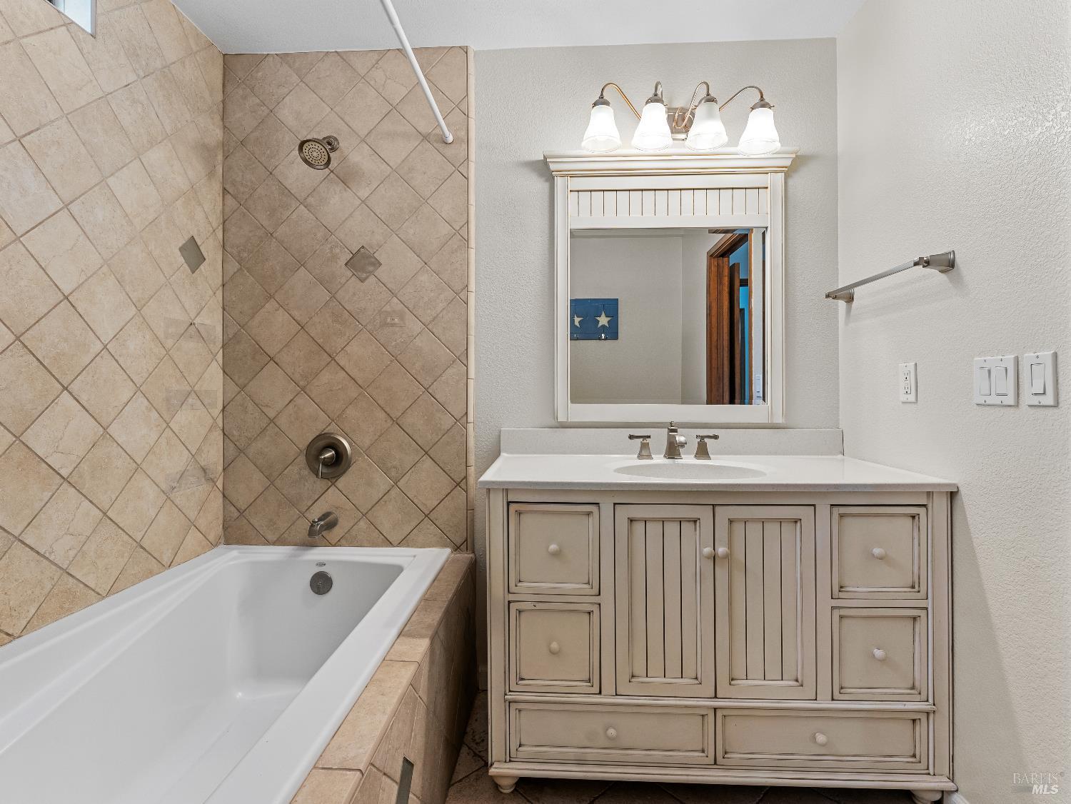 Detail Gallery Image 25 of 43 For 2913 Carissa Ct, Santa Rosa,  CA 95405 - 3 Beds | 2/1 Baths