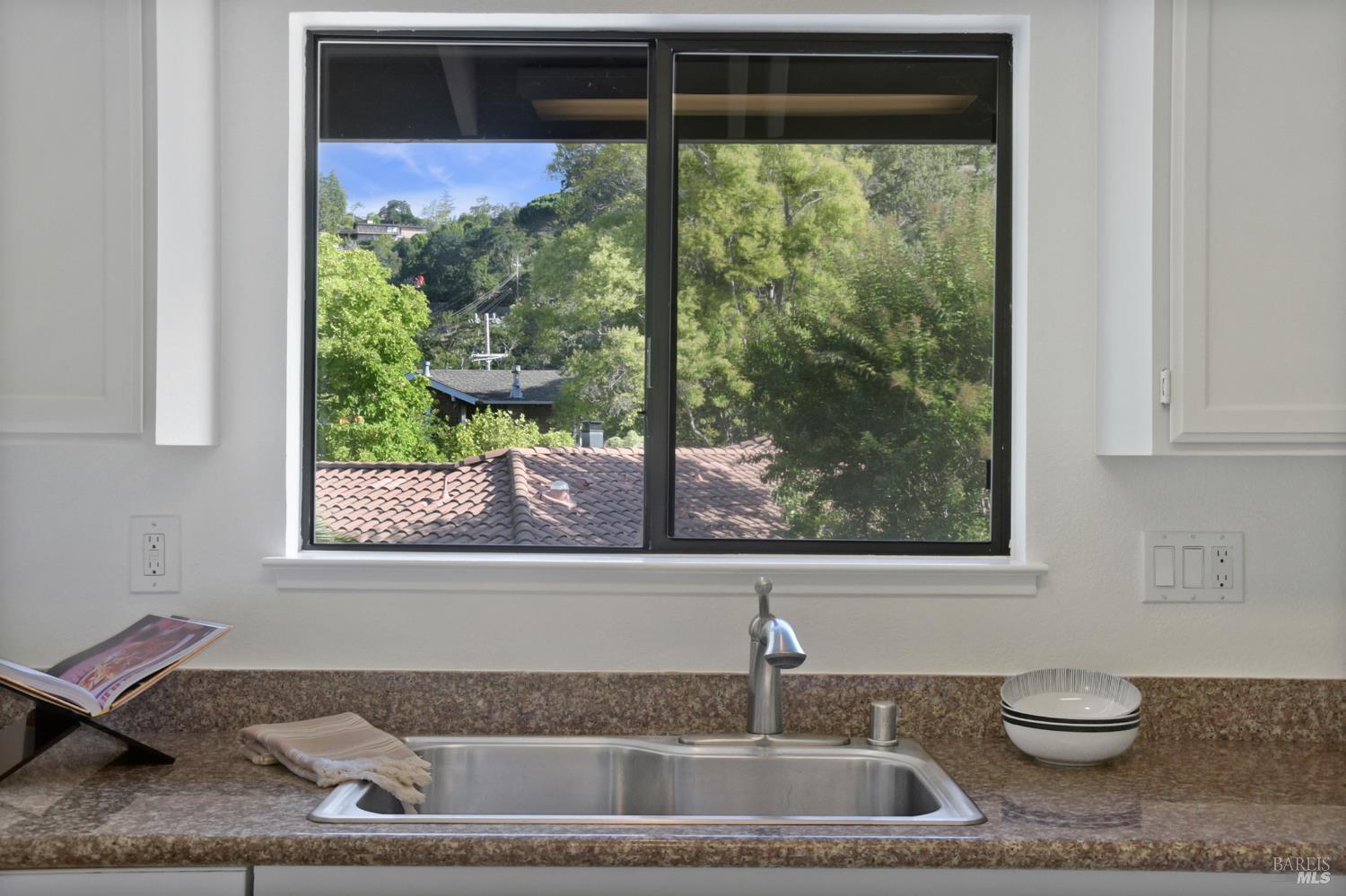 Detail Gallery Image 15 of 29 For 1 Aspen Ct, San Anselmo,  CA 94960 - 2 Beds | 1/1 Baths