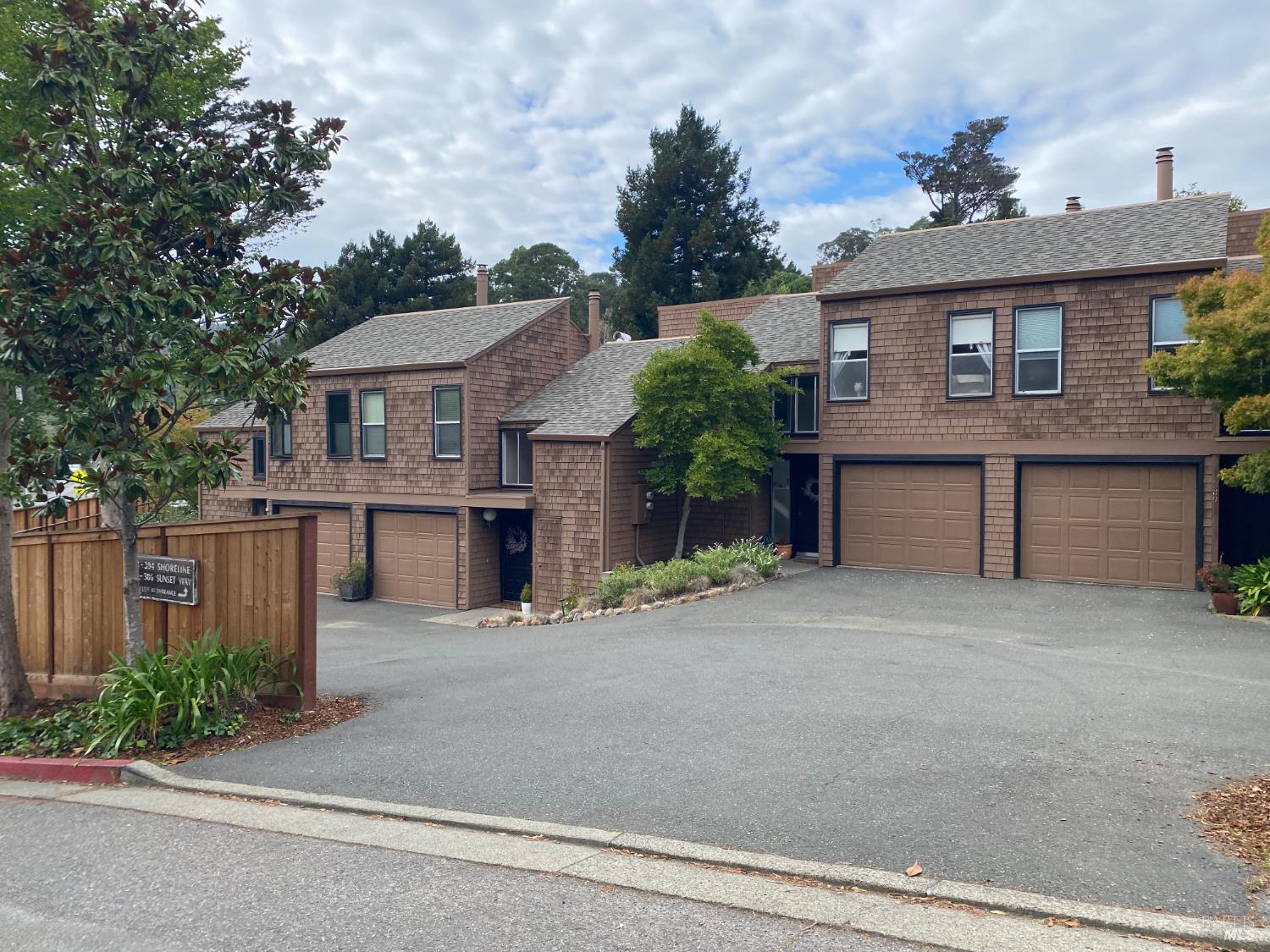 Detail Gallery Image 2 of 41 For 380 Sunset Way, Mill Valley,  CA 94941 - 3 Beds | 2/1 Baths