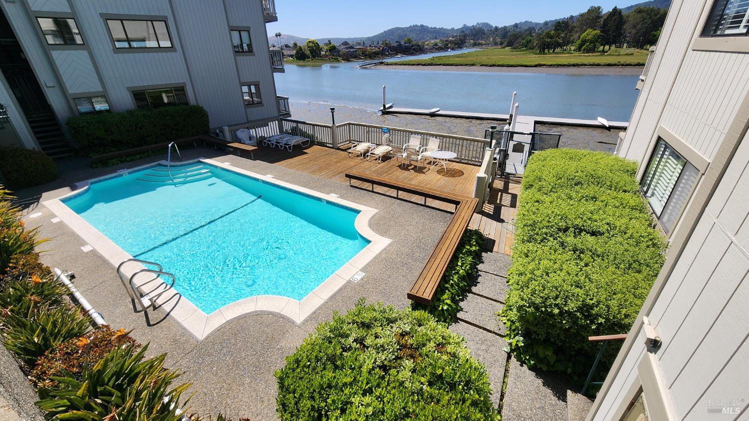 Detail Gallery Image 11 of 51 For 535 S Eliseo Dr, Greenbrae,  CA 94904 - 2 Beds | 2 Baths