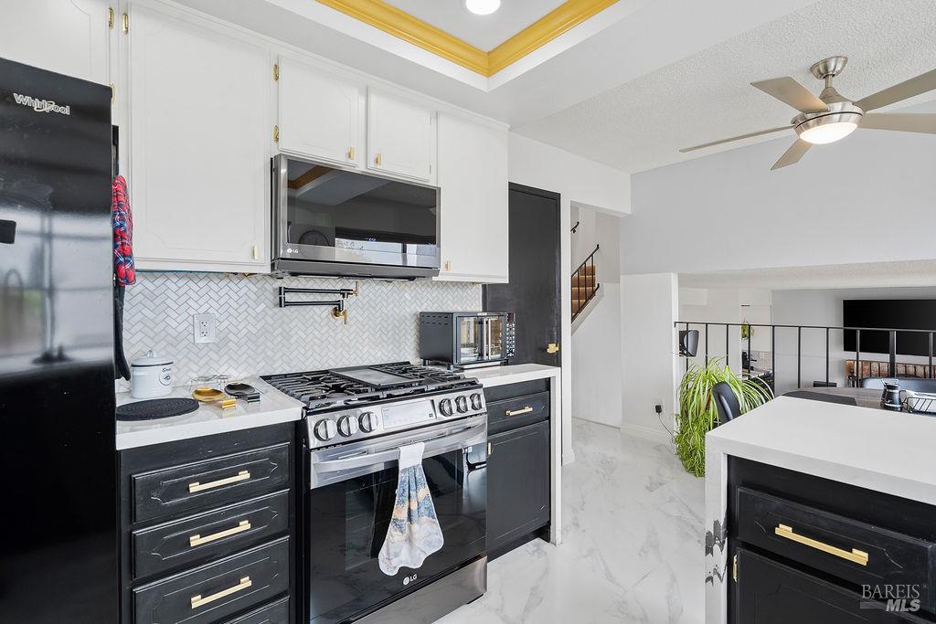 Detail Gallery Image 15 of 49 For 1305 Corcoran Ave, Vallejo,  CA 94589 - 4 Beds | 2/1 Baths