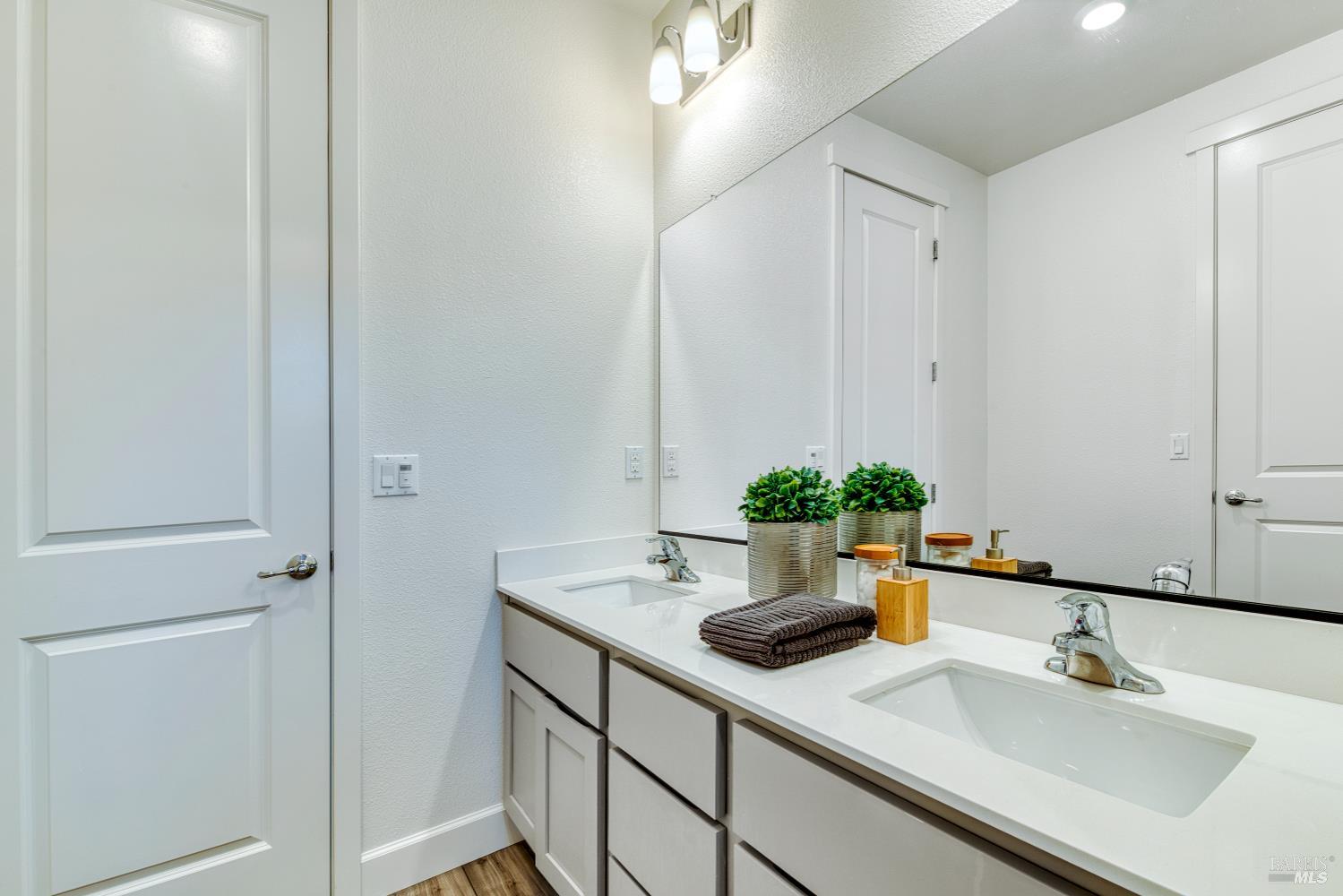 Detail Gallery Image 33 of 41 For 704 Granite Ln, Fairfield,  CA 94534 - 5 Beds | 3 Baths