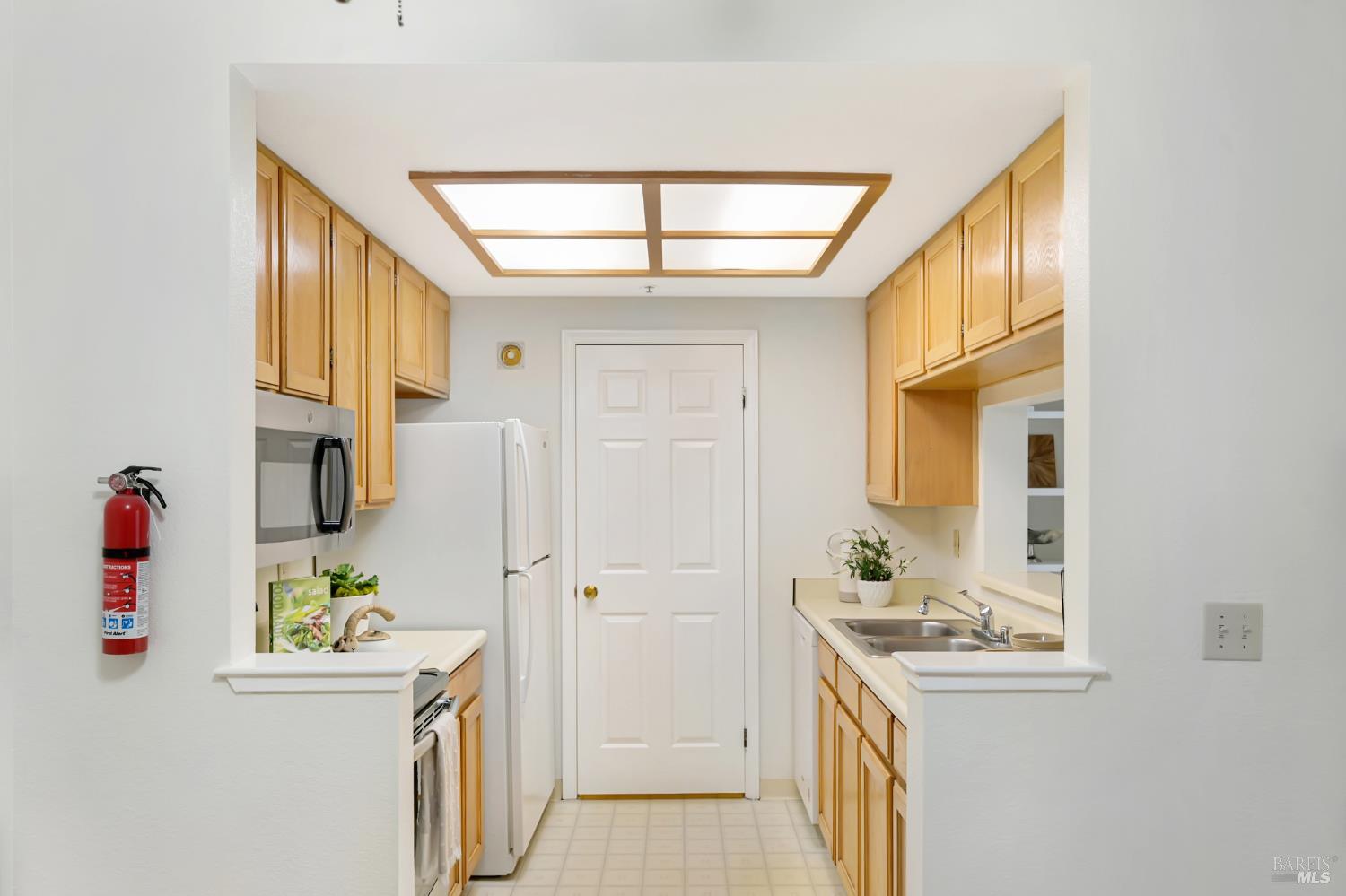 Detail Gallery Image 10 of 32 For 506 Dursey Dr, Pinole,  CA 94564 - 2 Beds | 2 Baths