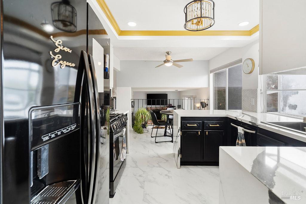 Detail Gallery Image 11 of 49 For 1305 Corcoran Ave, Vallejo,  CA 94589 - 4 Beds | 2/1 Baths