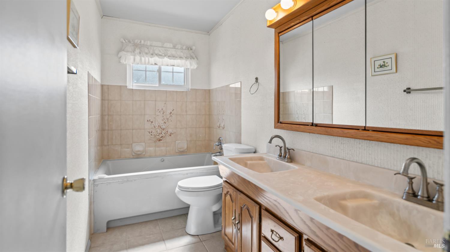 Detail Gallery Image 13 of 34 For 396 Beelard Dr, Vacaville,  CA 95687 - 3 Beds | 2 Baths