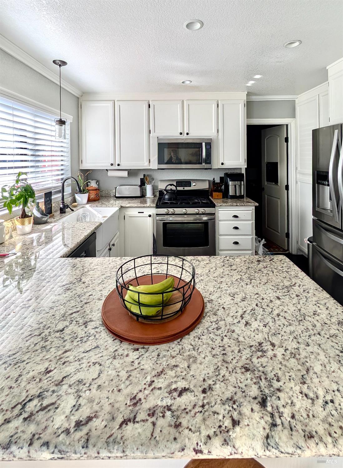 Detail Gallery Image 2 of 15 For 412 Jane Dr, Windsor,  CA 95492 - 4 Beds | 2/1 Baths