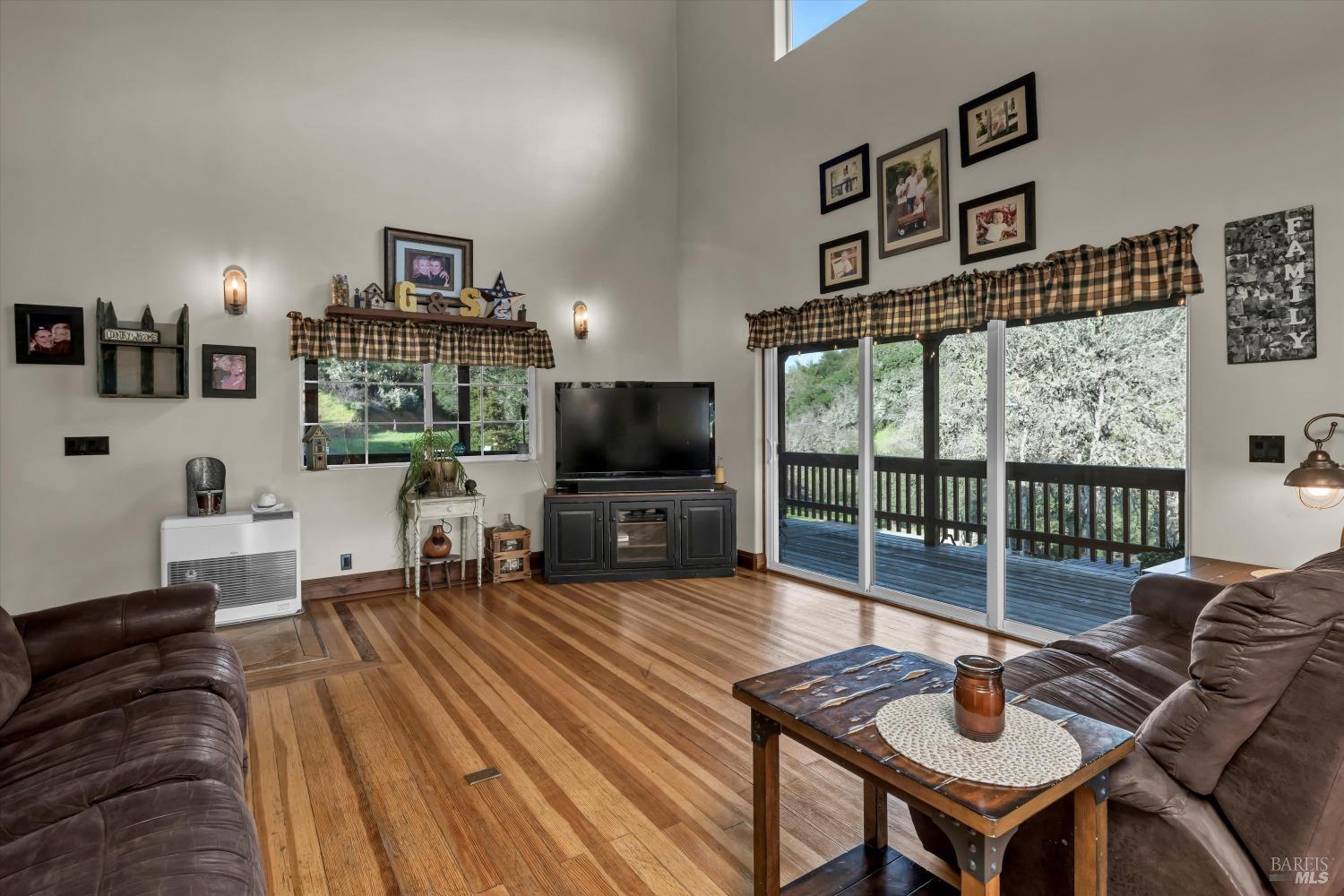 Detail Gallery Image 10 of 51 For 5963 Eickhoff Rd, Lakeport,  CA 95453 - 4 Beds | 2 Baths