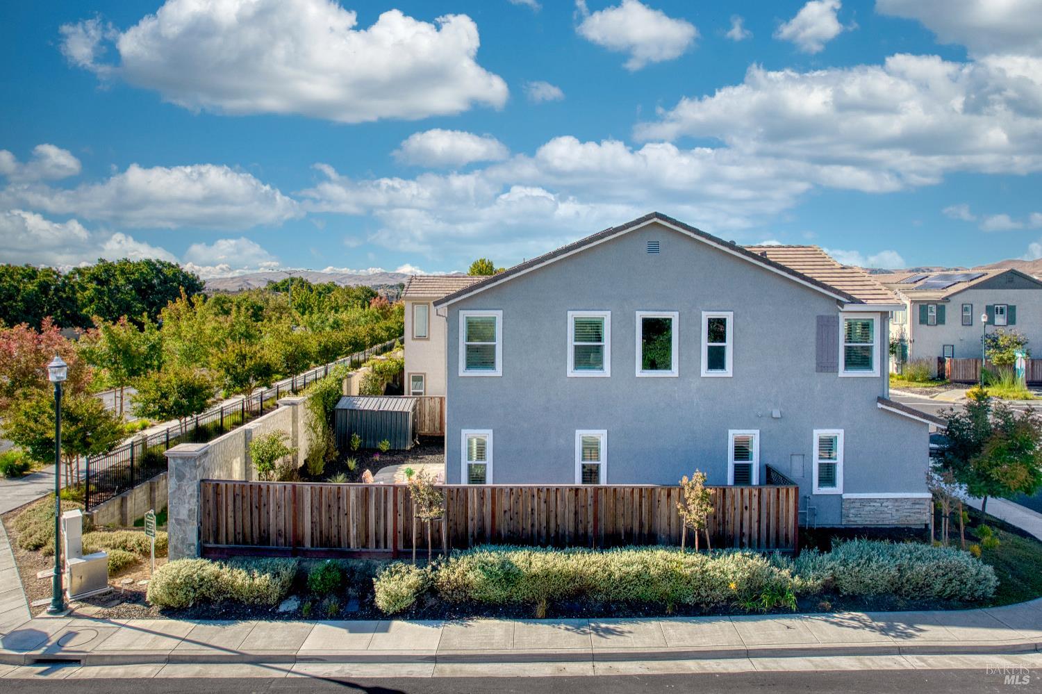 Detail Gallery Image 3 of 41 For 704 Granite Ln, Fairfield,  CA 94534 - 5 Beds | 3 Baths