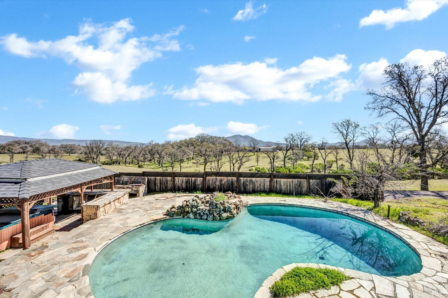 Detail Gallery Image 11 of 43 For 150 Rodello Rd, Lakeport,  CA 95453 - 2 Beds | 2 Baths