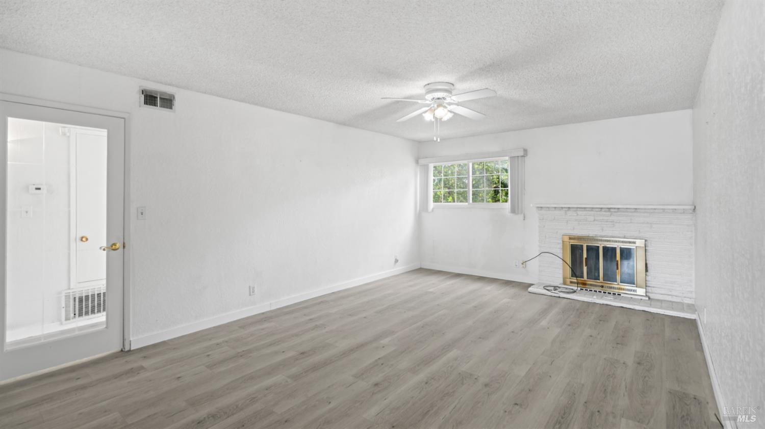 Detail Gallery Image 9 of 34 For 396 Beelard Dr, Vacaville,  CA 95687 - 3 Beds | 2 Baths