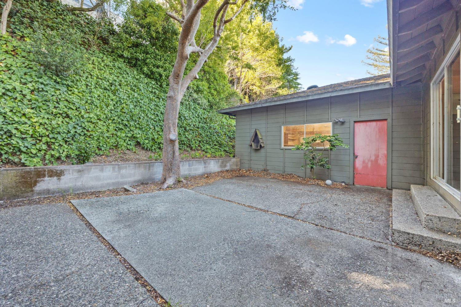 Detail Gallery Image 20 of 47 For 129 Piedmont Ct, Larkspur,  CA 94939 - 3 Beds | 2 Baths