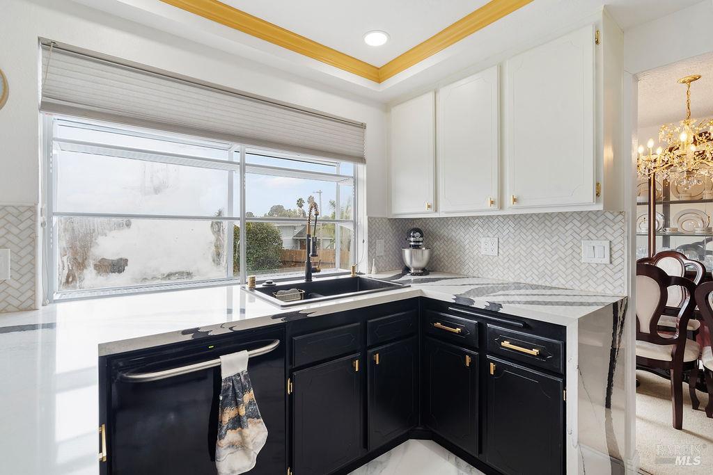 Detail Gallery Image 14 of 49 For 1305 Corcoran Ave, Vallejo,  CA 94589 - 4 Beds | 2/1 Baths