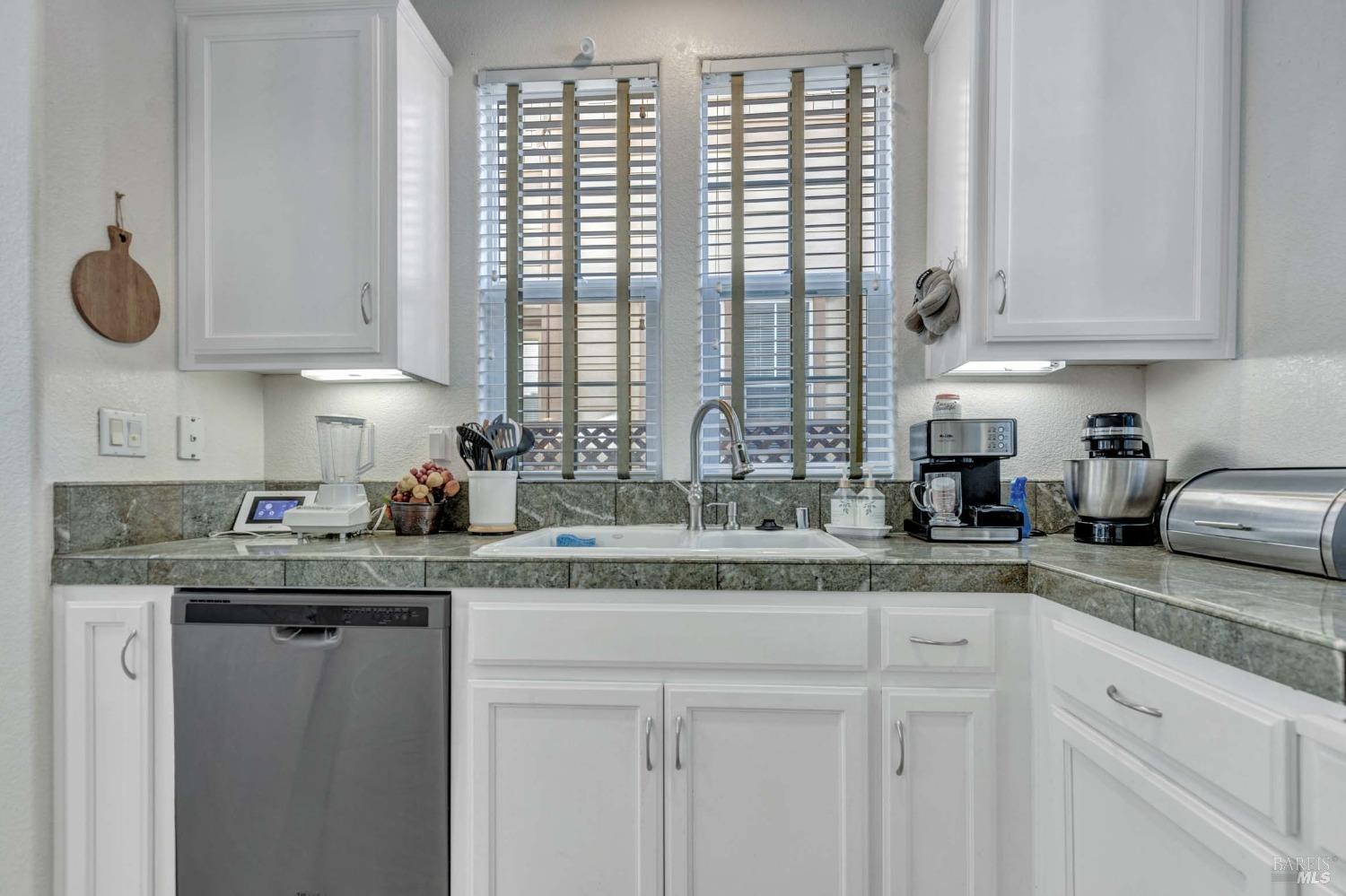 Detail Gallery Image 14 of 54 For 8115 W Carlisle St, Vallejo,  CA 94591 - 3 Beds | 2/1 Baths