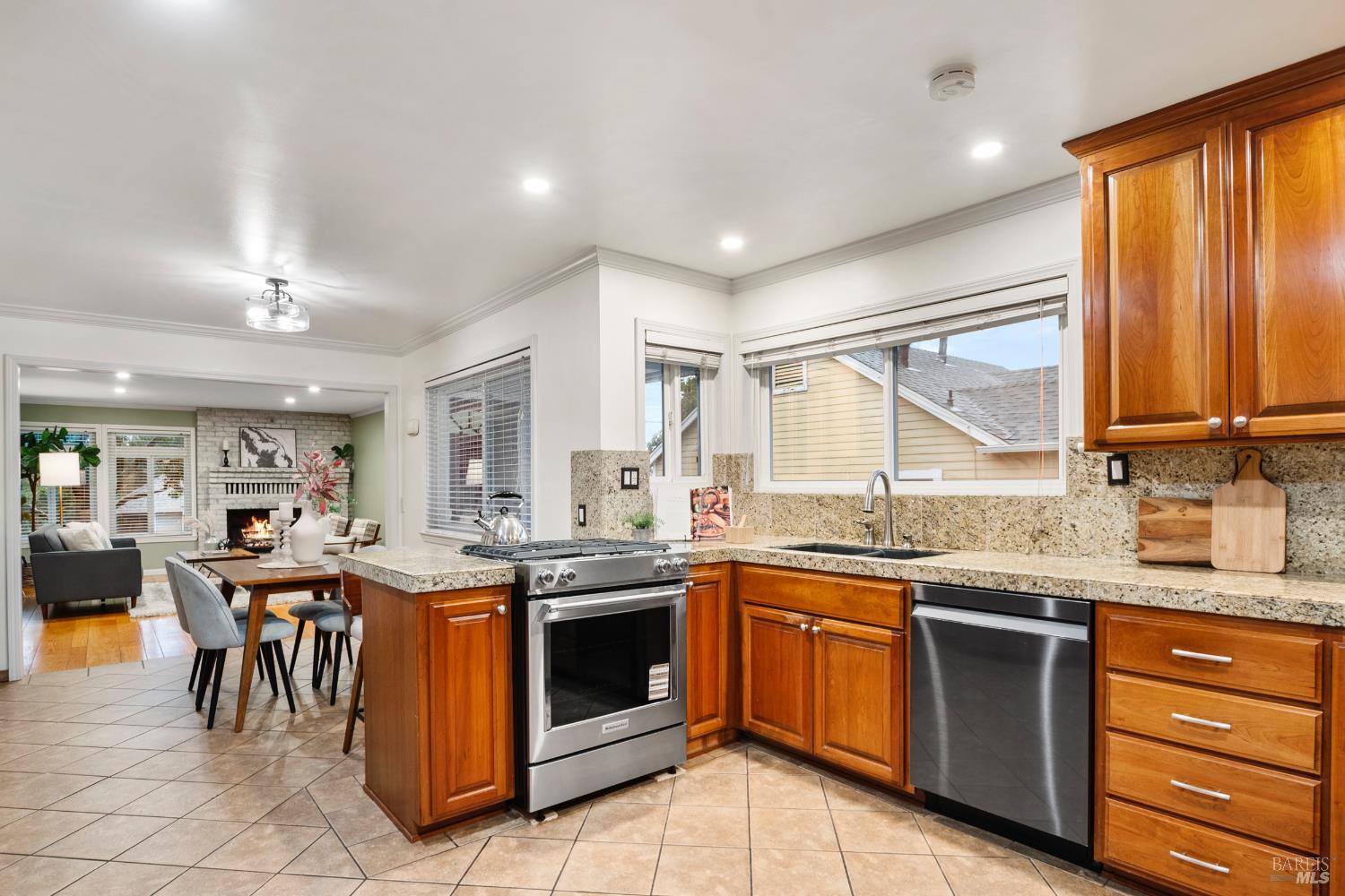 Detail Gallery Image 15 of 38 For 1212 East Ave, Napa,  CA 94559 - 2 Beds | 1 Baths