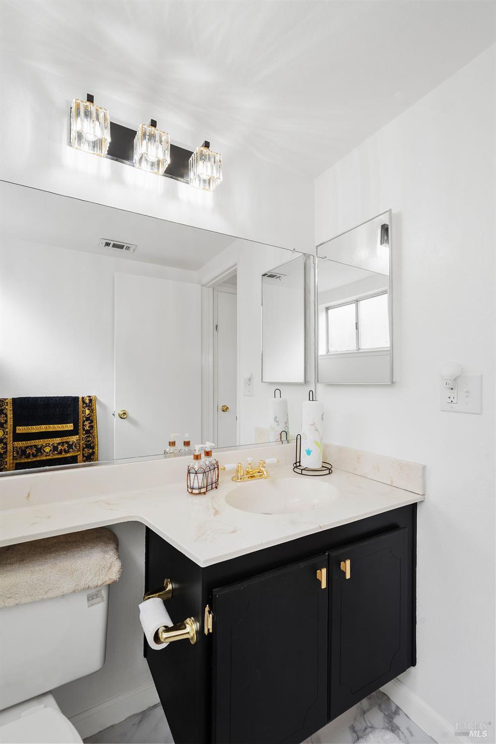 Detail Gallery Image 23 of 49 For 1305 Corcoran Ave, Vallejo,  CA 94589 - 4 Beds | 2/1 Baths