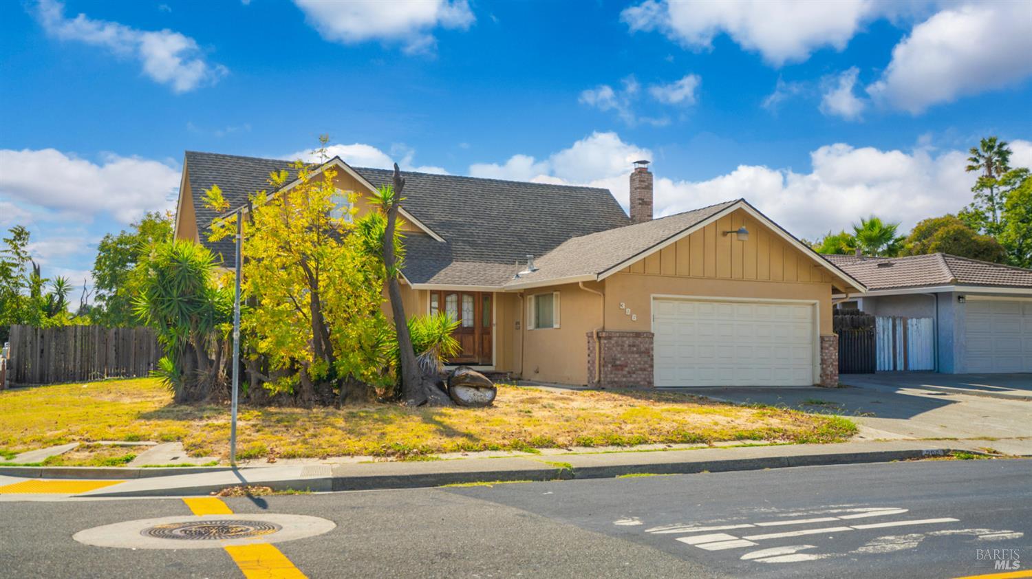 Detail Gallery Image 2 of 34 For 396 Beelard Dr, Vacaville,  CA 95687 - 3 Beds | 2 Baths