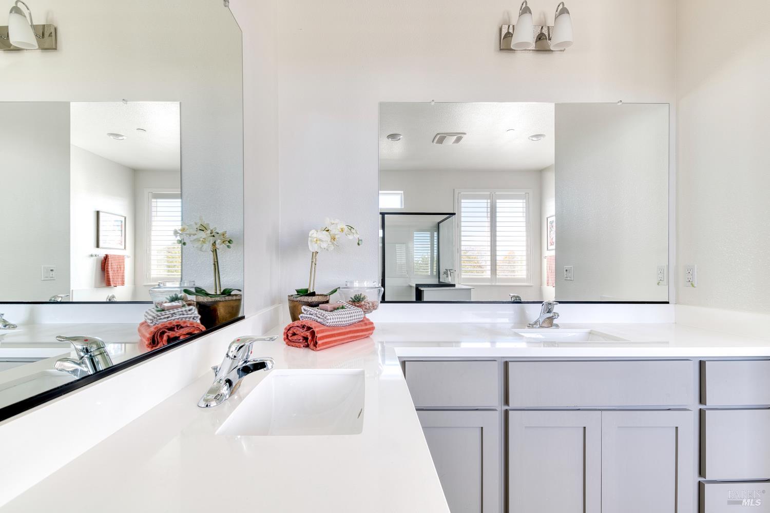 Detail Gallery Image 27 of 41 For 704 Granite Ln, Fairfield,  CA 94534 - 5 Beds | 3 Baths