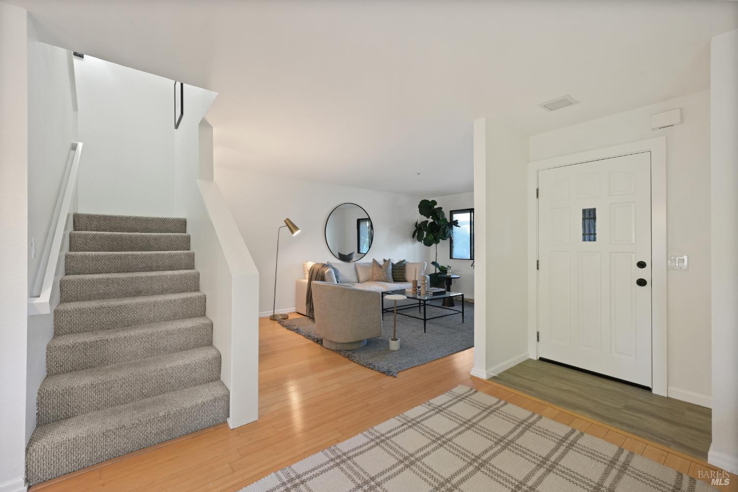 Detail Gallery Image 10 of 29 For 1 Aspen Ct, San Anselmo,  CA 94960 - 2 Beds | 1/1 Baths