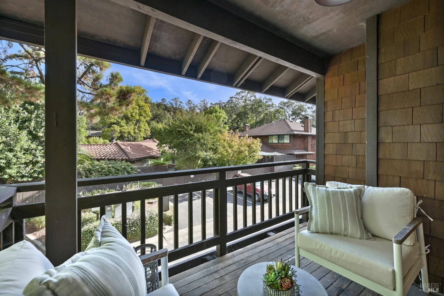 Detail Gallery Image 25 of 29 For 1 Aspen Ct, San Anselmo,  CA 94960 - 2 Beds | 1/1 Baths