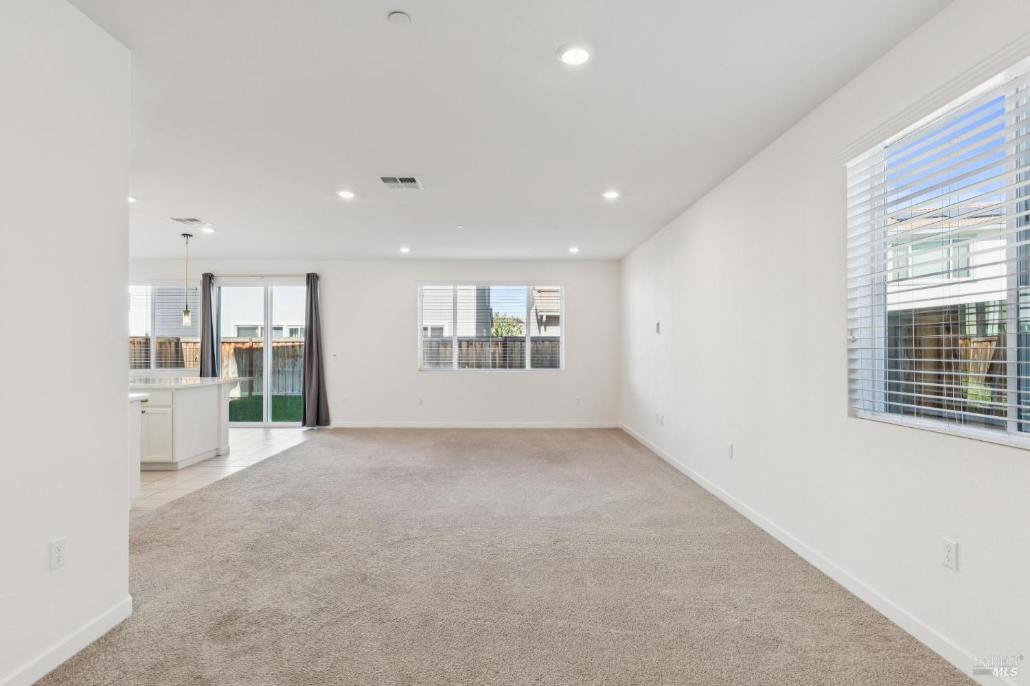 Detail Gallery Image 3 of 41 For 1336 Renewal Ln, Fairfield,  CA 94533 - 4 Beds | 3 Baths