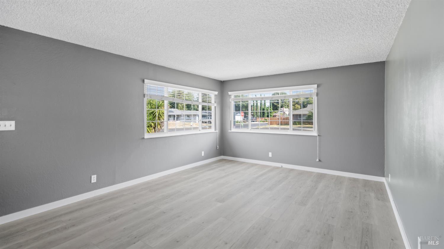 Detail Gallery Image 4 of 34 For 396 Beelard Dr, Vacaville,  CA 95687 - 3 Beds | 2 Baths