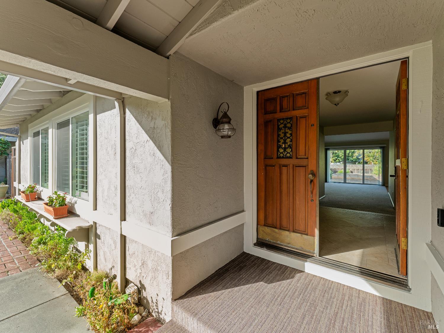 Detail Gallery Image 4 of 43 For 2913 Carissa Ct, Santa Rosa,  CA 95405 - 3 Beds | 2/1 Baths