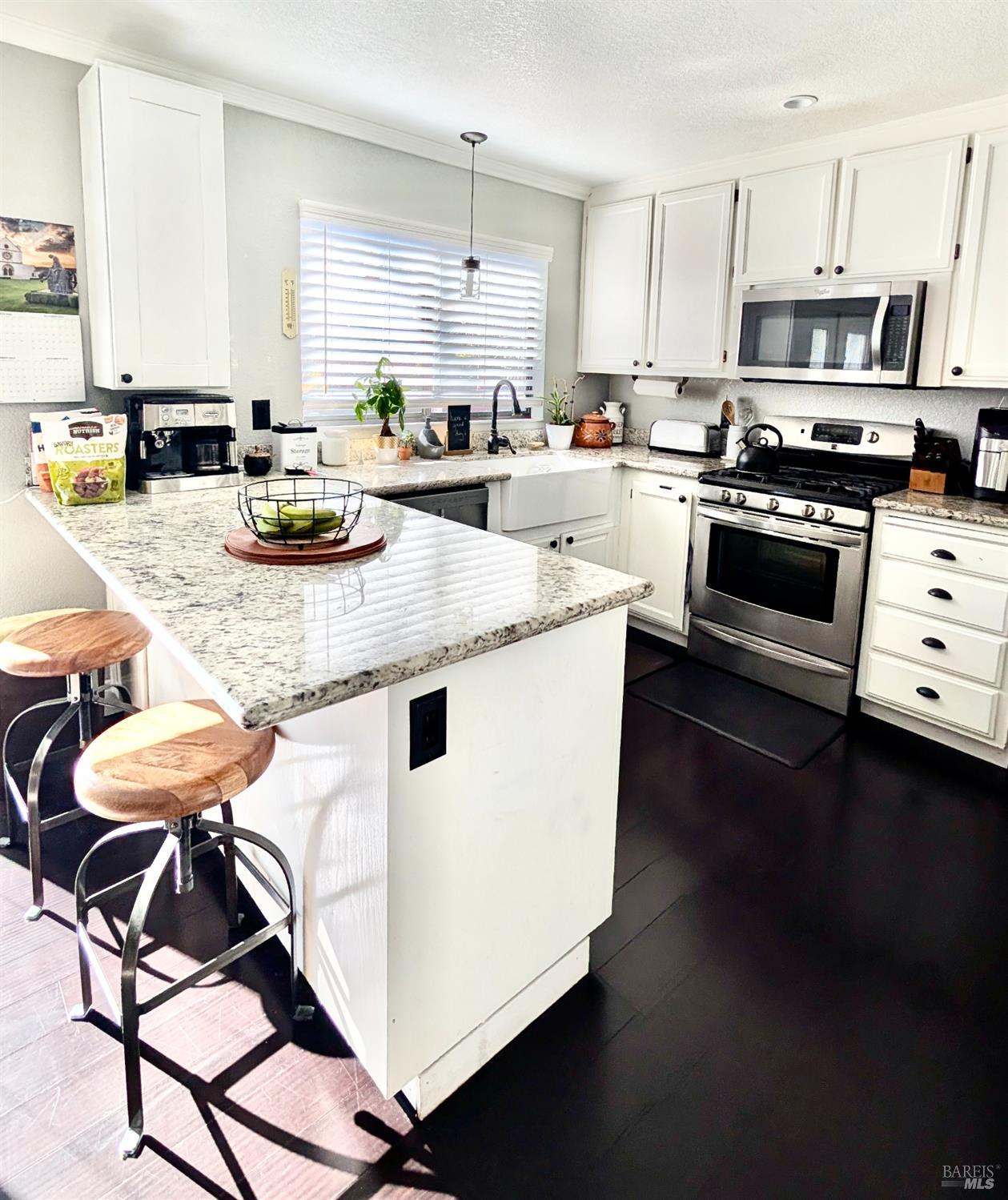 Detail Gallery Image 3 of 15 For 412 Jane Dr, Windsor,  CA 95492 - 4 Beds | 2/1 Baths