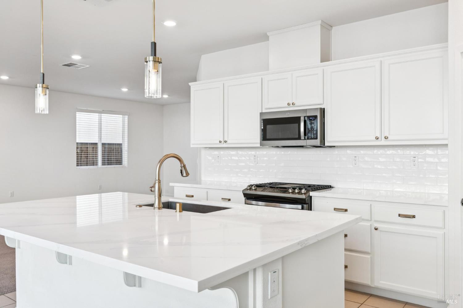 Detail Gallery Image 12 of 41 For 1336 Renewal Ln, Fairfield,  CA 94533 - 4 Beds | 3 Baths