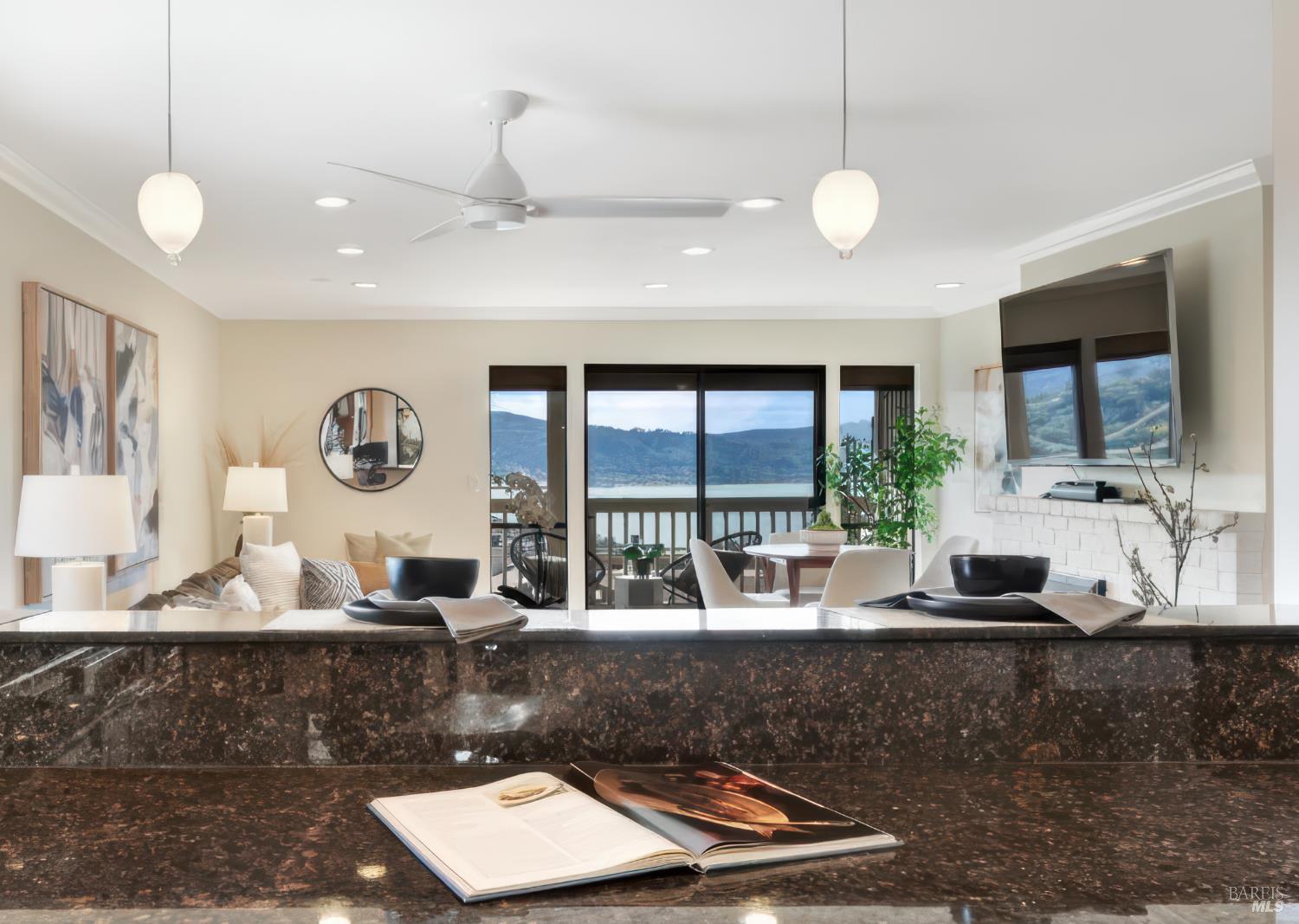 Detail Gallery Image 15 of 34 For 60 Marinero Cir, Tiburon,  CA 94920 - 2 Beds | 2/1 Baths