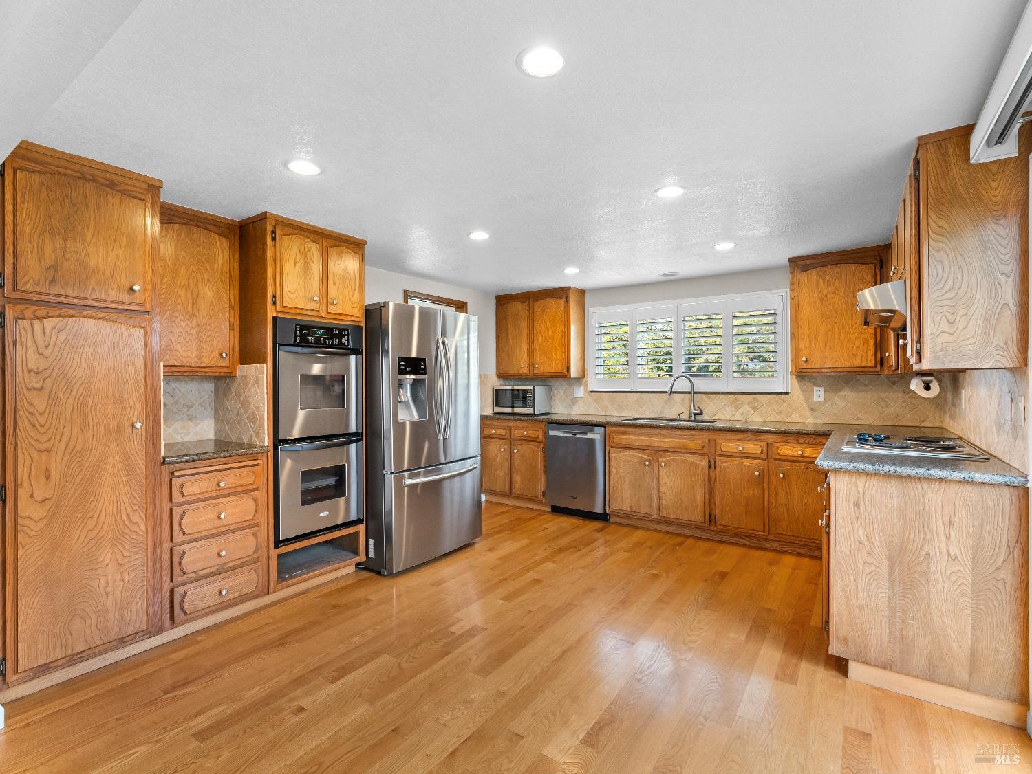 Detail Gallery Image 12 of 43 For 2913 Carissa Ct, Santa Rosa,  CA 95405 - 3 Beds | 2/1 Baths